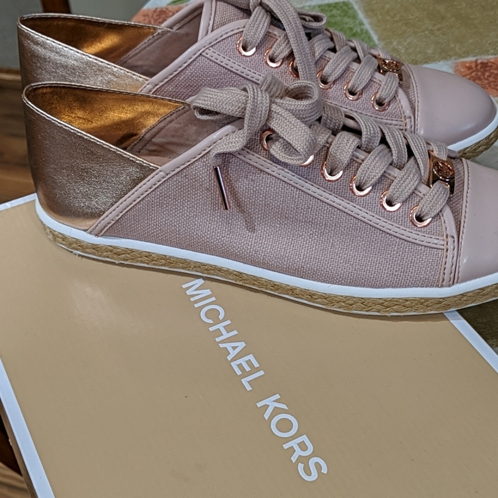 NEW Never Worn Michael Kors Kristy Slide Shoes